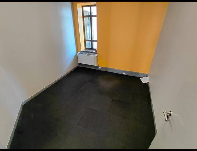 151M² OFFICE TO LET IN MAGALIESSIG